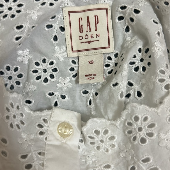 Doen GAP White Eyelet top - Picture 3 of 3